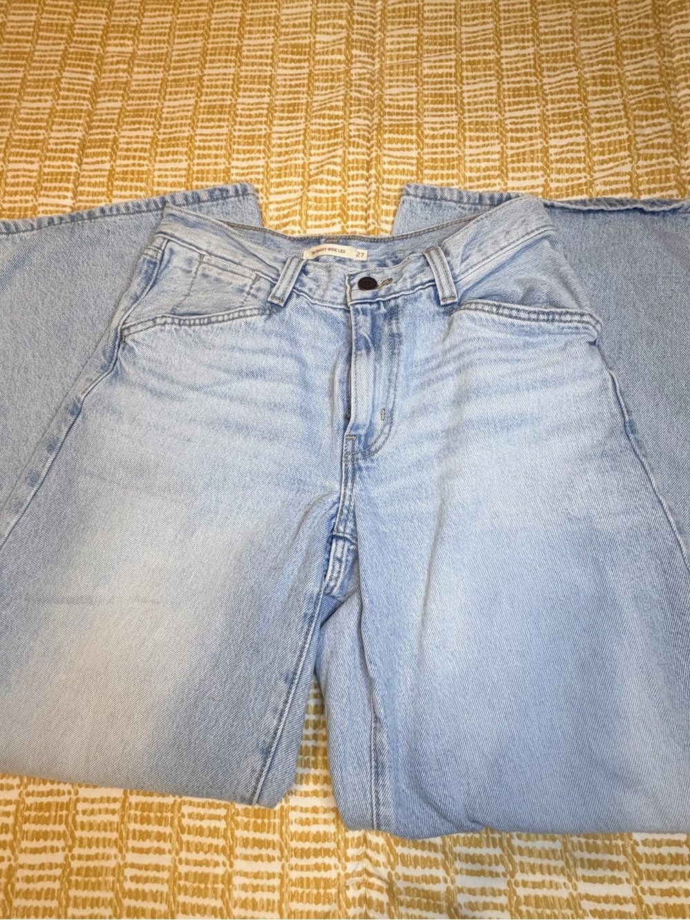 Levi's High-Rise Straight Jeans in Light Blue Wash
